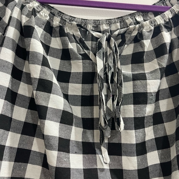 Off the shoulder long sleeve very unique style - Picture 2 of 4